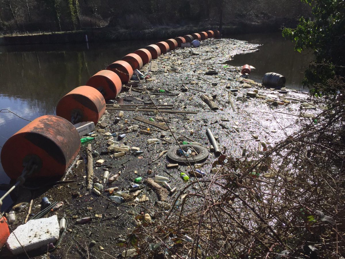 000Kayakman's tweet image. @HelenLDix Rivers should NOT look like this. To many #BritishRivers are. #PlasticPollution #UnhealthyEnvironment 😛