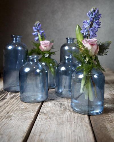 CeesMom1's tweet photo. De kleurige flesjes op een verweerd houten blad of tafel zorgen voor een eigentijds
contrast #lentegevoel http://t.co/9p0fHzo1cT