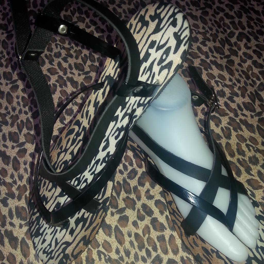 visley1's tweet photo. Activada con ventas de sandalias al mayo y detal y toretita http://t.co/QC0nUuXrfz