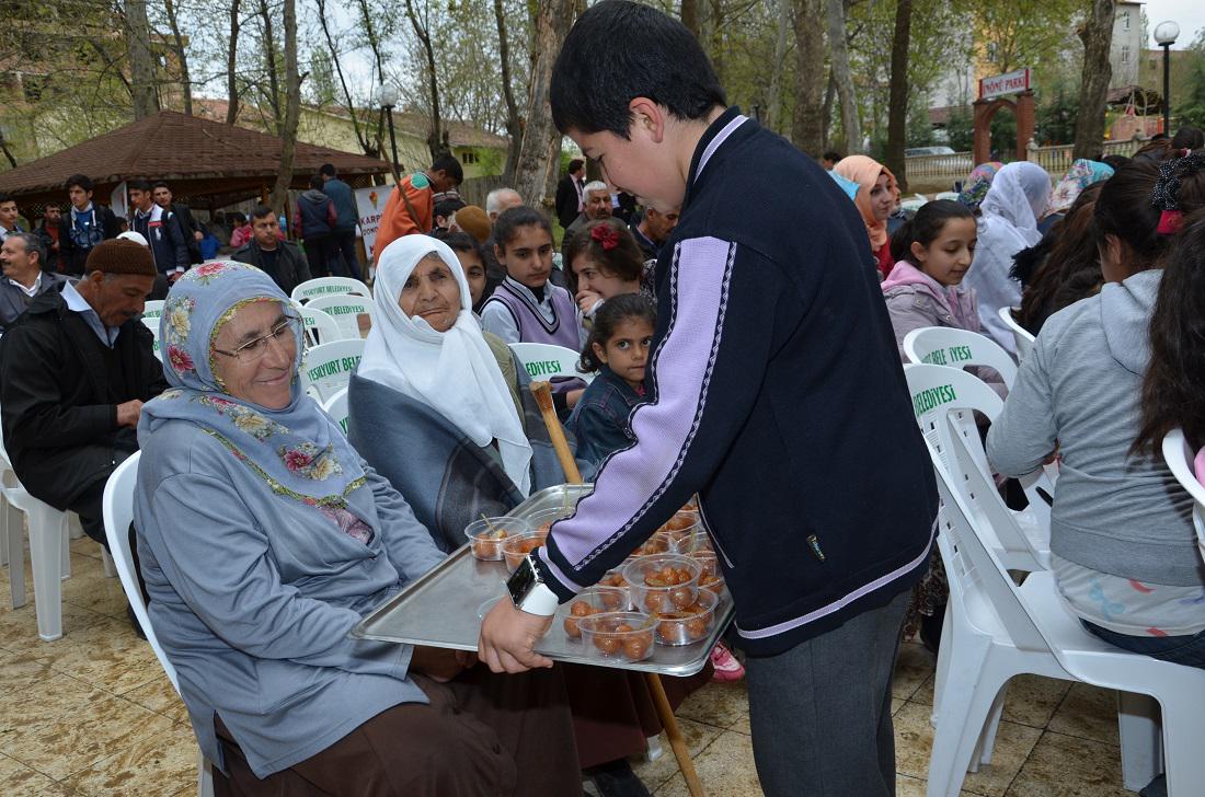 yesilyurtbeltr's tweet photo. Dilek ve Şahnahınlı Yeşil Konak Öğrencilerinden Kutlu Doğum Haftası Etkinlikleri
http://t.co/9siGrMx6Mb http://t.co/V8HBZopzjc