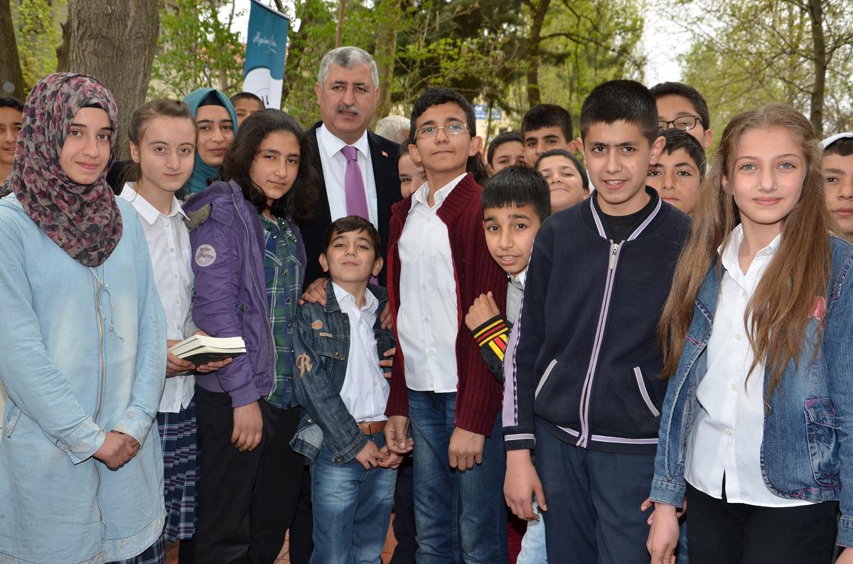 yesilyurtbeltr's tweet photo. Dilek ve Şahnahınlı Yeşil Konak Öğrencilerinden Kutlu Doğum Haftası Etkinlikleri
http://t.co/9siGrMx6Mb http://t.co/V8HBZopzjc