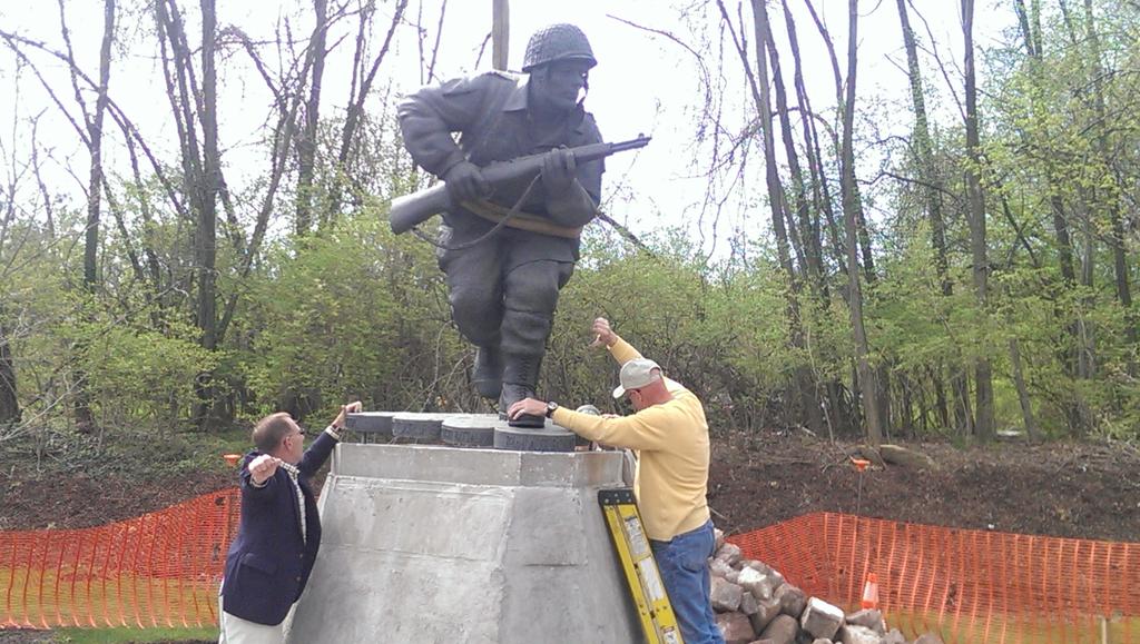 LarryLNP's tweet photo. Fitting the statue in place http://t.co/JAt5axYqDw