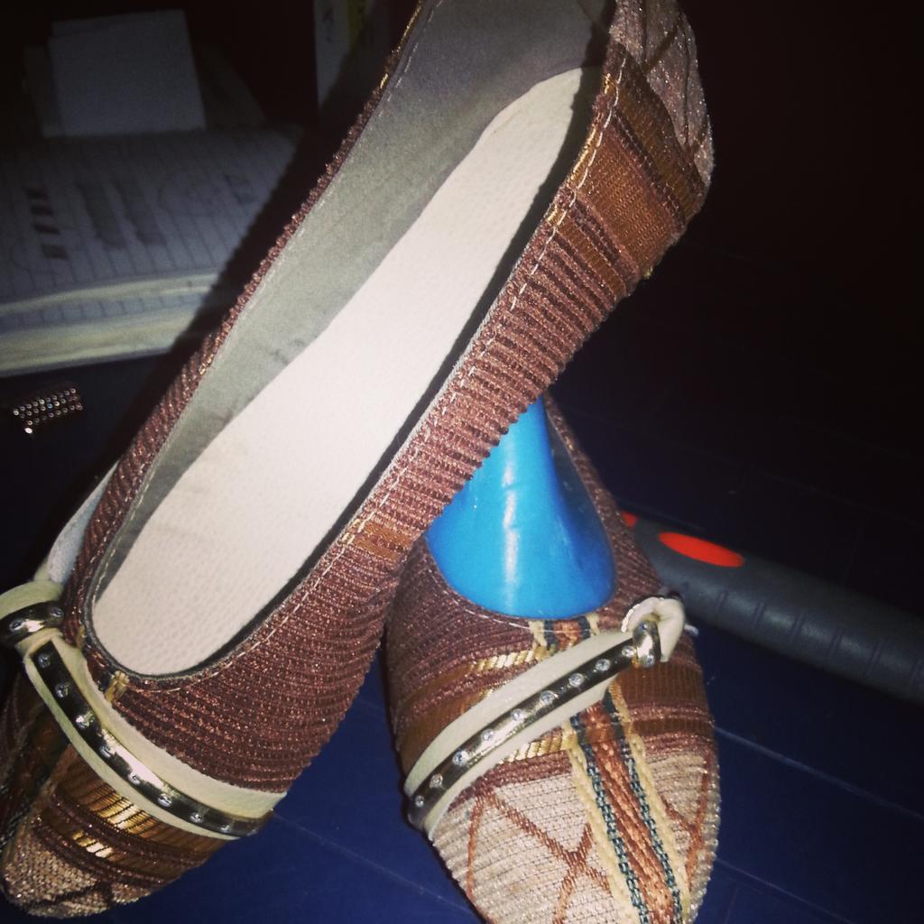 visley1's tweet photo. Activada con ventas de sandalias al mayo y detal y toretita http://t.co/QC0nUuXrfz