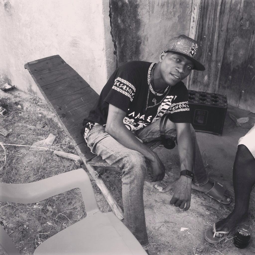 Djwayne_Luis89's tweet photo. Seja o que for sejas feliz do seu jeito o resto agente acerta http://t.co/SJFrC22qLI