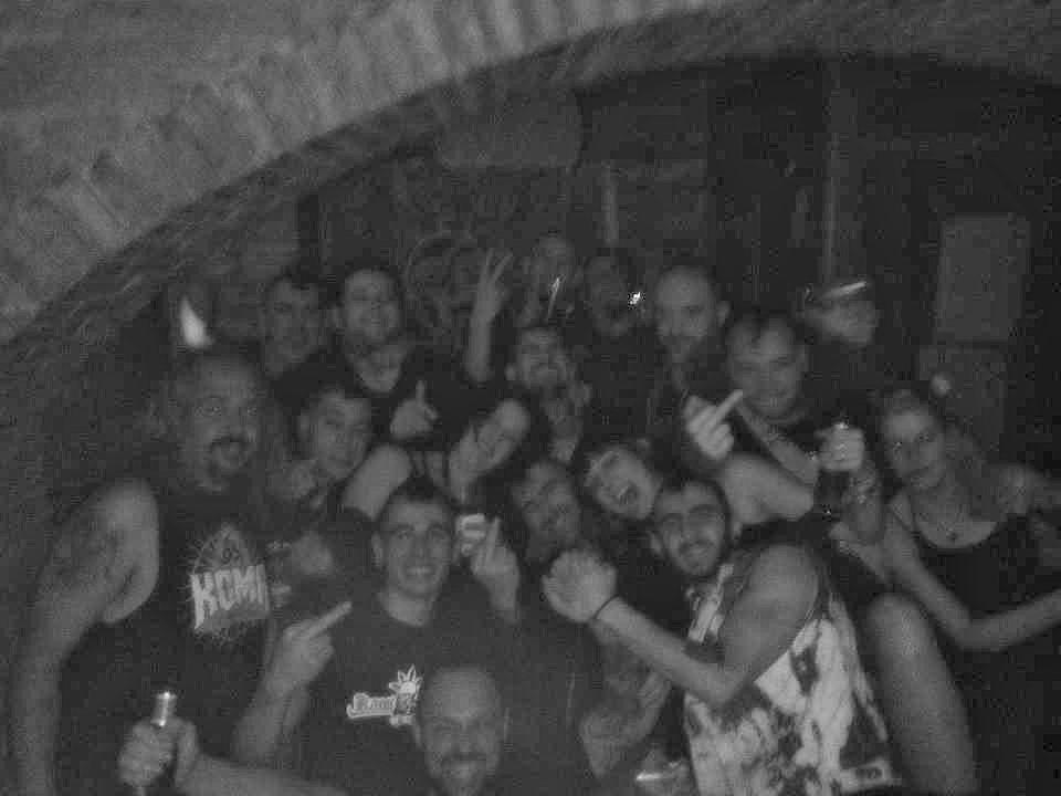 SistemaKadaver's tweet photo. Bolo del sábado TREMENDO!!!  y Grandisimos @KAOSURBANO96 http://t.co/IpB5CwTIu0