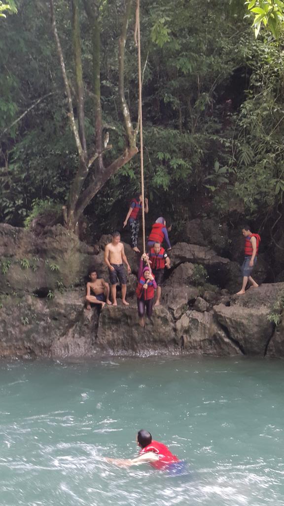 arif_cadel's tweet photo. Body rafting http://t.co/YA6MHdWBnE