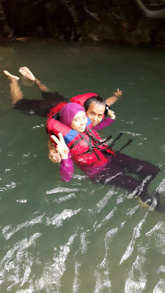 arif_cadel's tweet photo. Body rafting http://t.co/YA6MHdWBnE