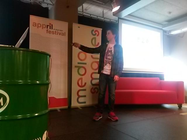 apprilNL's tweet photo. Trost op onze spreker @erikvdplas ! Pas 14 jaar! En al zoveel bereikt #AppEdu15 #ApprilFestival http://t.co/IihkL5Gt20