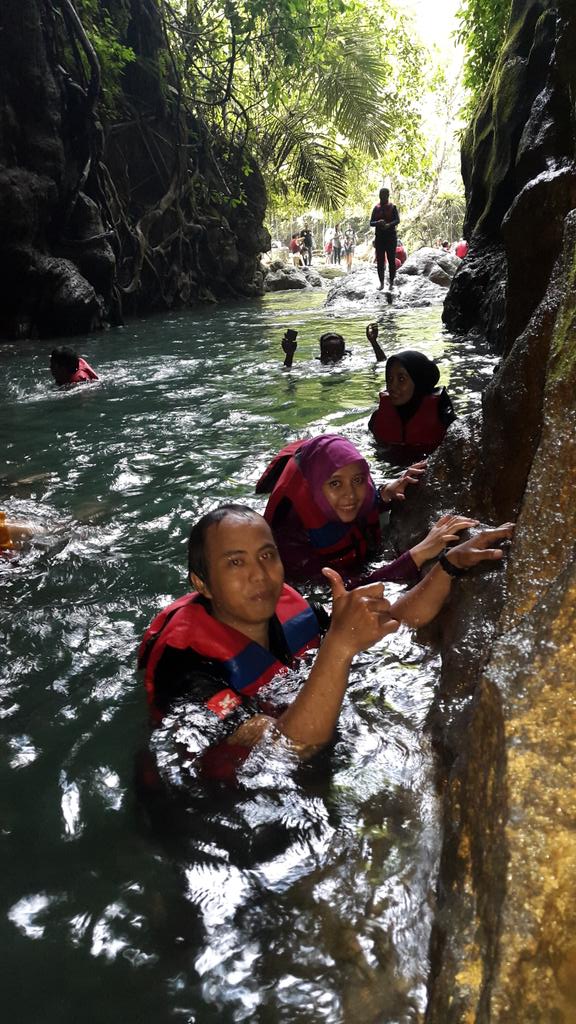 arif_cadel's tweet photo. Body rafting http://t.co/9UFp4jF3O6
