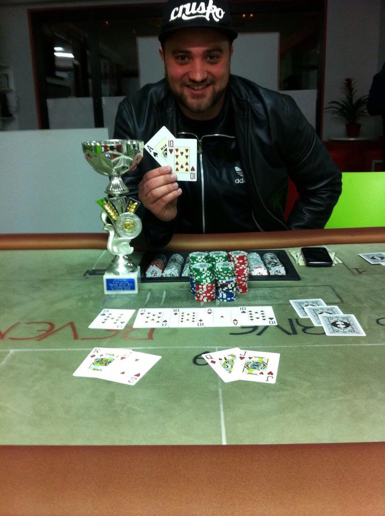 TheRealPaux's tweet photo. #pokertime http://t.co/sjQU7zslkc