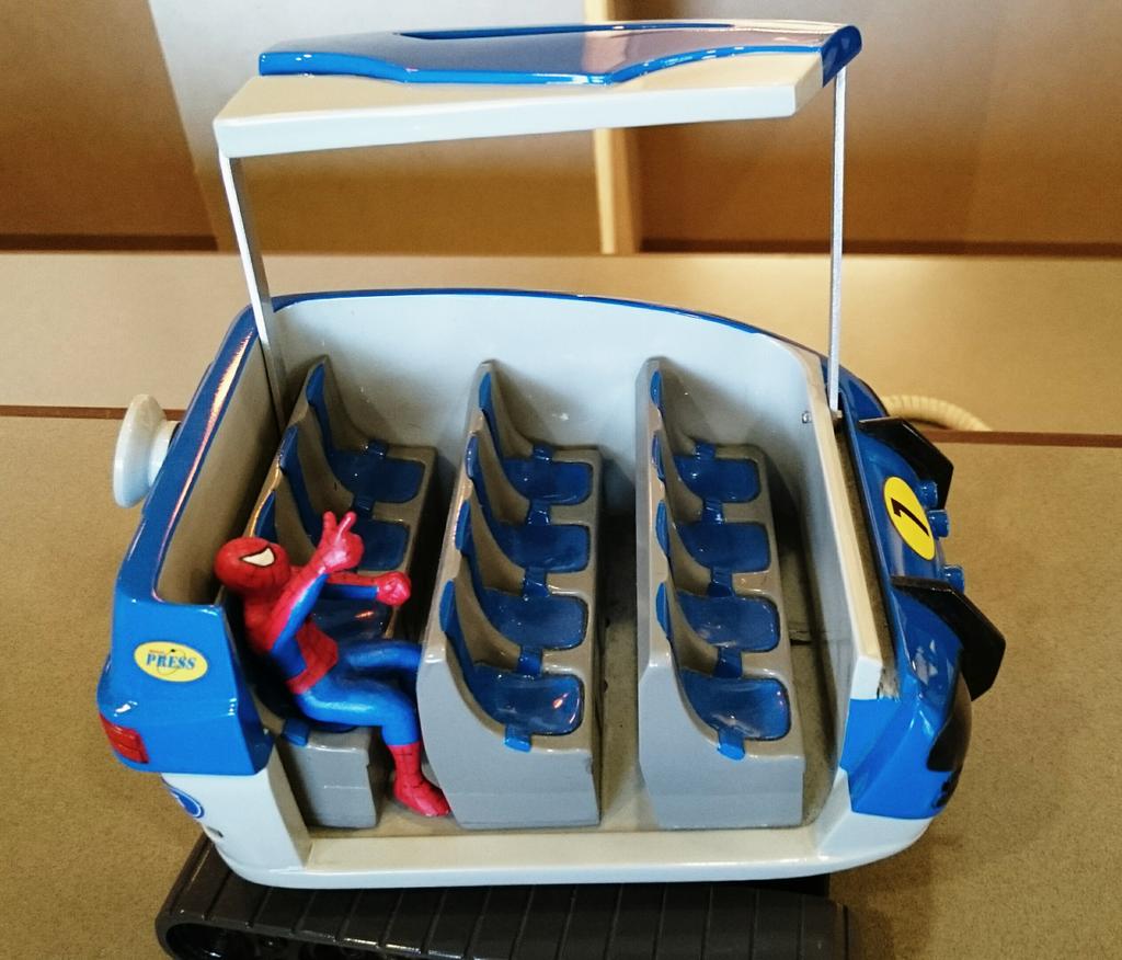 Usj小ネタ Yuukikiji はい ゲストサービスに飾ってあります 土日など忙しい時にはお願いしにくいですが平日など ゲストの少ない時は見せて頂けます
