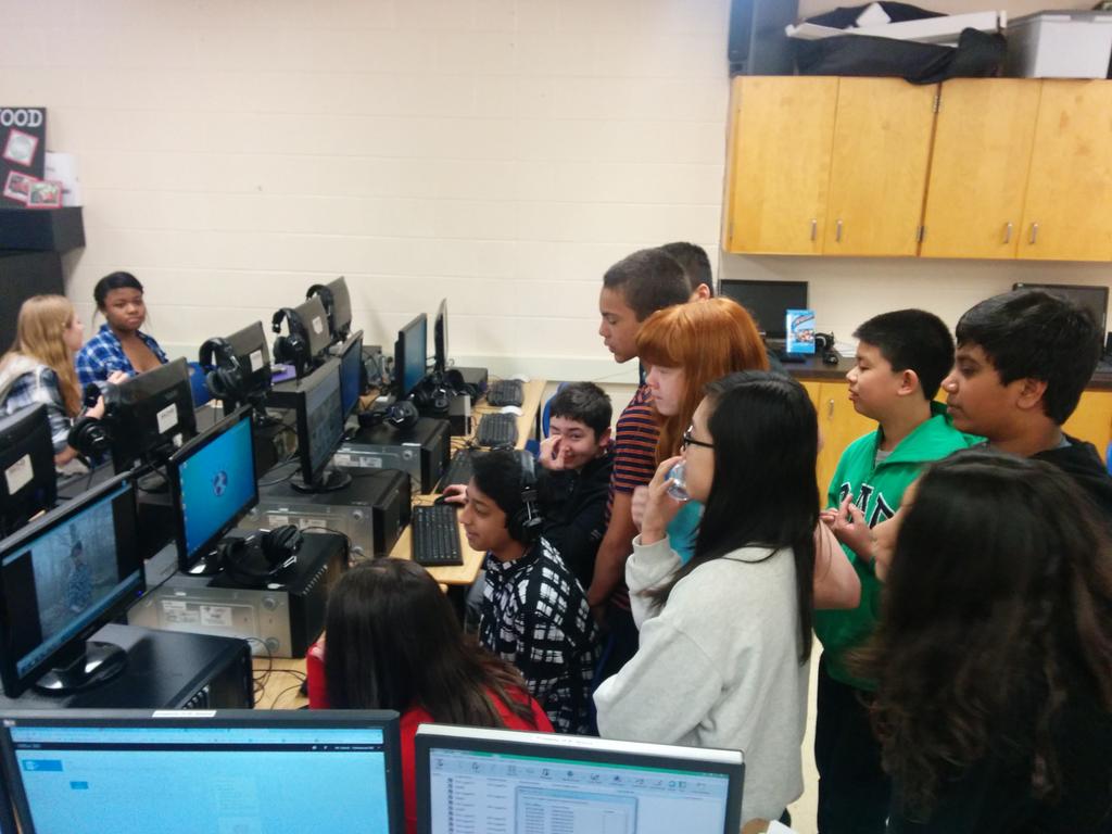 MrBrandEDU's tweet photo. Checking out a movie they made on their own time. @Vova803 @Mohammed803EMS @Austin803EMS @Taiga803 @Connor803EMS http://t.co/R2yfnGnFFI