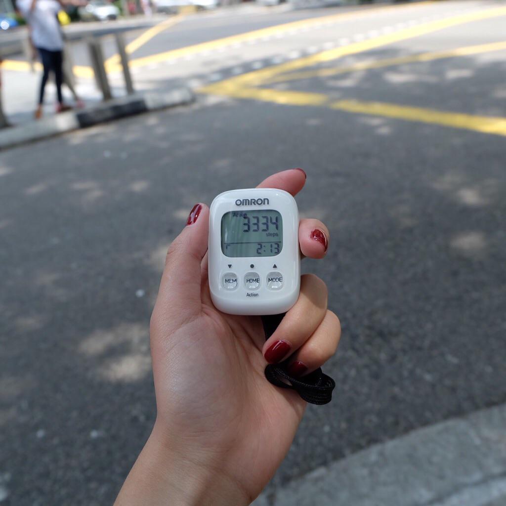 "<a href="/lolitagustine/">Lolita Agustine</a>: Makanyaaaa gue happy banget pas dapet Pedometer ini dari Omron! Bisa gue bawa kemana manaaa! "
