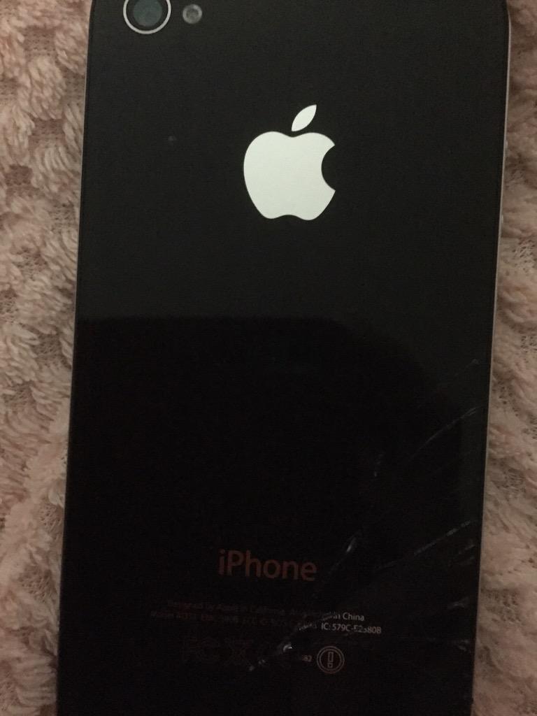 yato02210000000's tweet photo. 脱獄iPhone売ります8000円
裏にかるいヒビがあるだけです
全然つかえますよ！
iOS7.1.1

#モンストワンパン
#パズドラワンパン
#脱獄iPhone売る http://t.co/7z7HWOD4Af