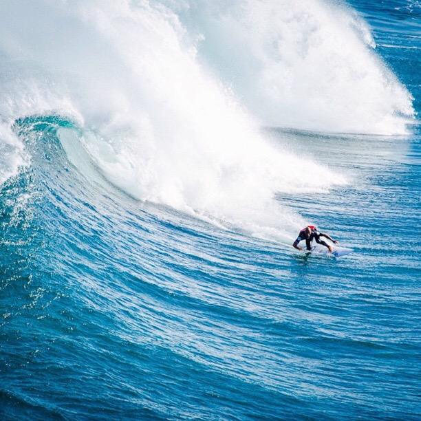 surfvisuals's tweet photo. Sweeping bottom turn at #Margies last year 💦
@southwestsaltwater 📷
Shot from a #helichopter 🚁
@kellyslater 🏄 http://t.co/xommocAh13