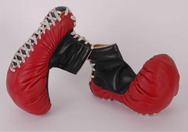 jackwood1987's tweet photo. @BBCSnooker we know he likes his boxing these days, so surely an option! #rocketshoes http://t.co/j6nJt6rnJ4