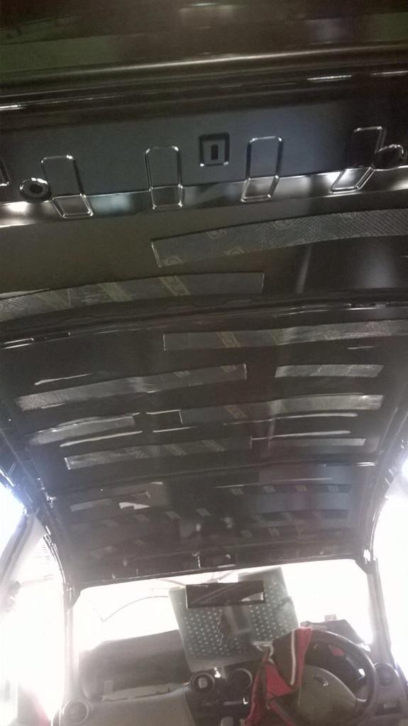 DGCIMedia's tweet photo. Pemasangan peredam di plafon. Saat hujan pun aman dari suara rinti hujan yg kasar. #dgciTips @ID_Datsun http://t.co/2cb6wuKG3r