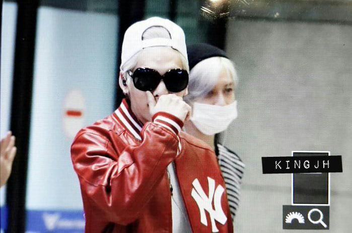 150422 Jonghyun @ Aeropuerto de Incheon {Llegada a Corea} CDMsh9iUsAAHu84