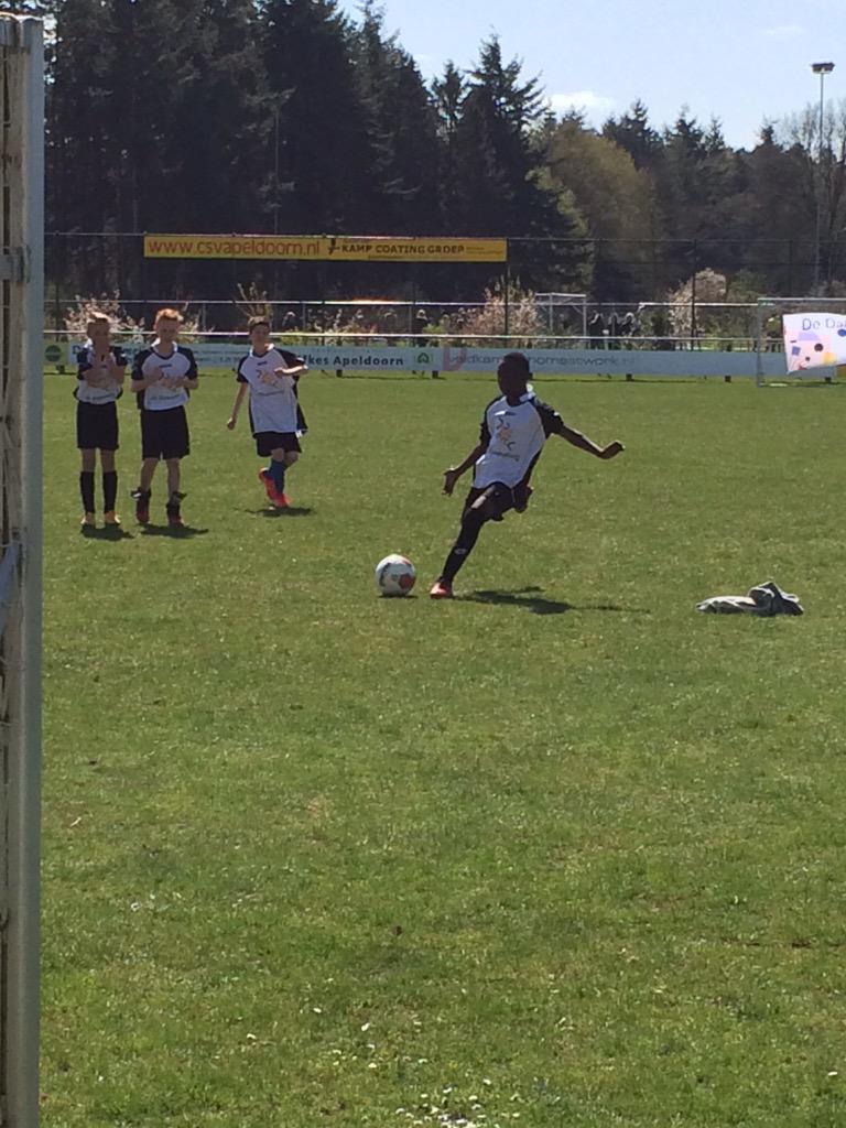 sbodeboemerang's tweet photo. Groep 7 heeft middels penalty's de finale gehaald. Deze wordt om 15.45 uur gespeeld bij CSV! Zet 'm op, kanjers! http://t.co/nZyT5kcV3v