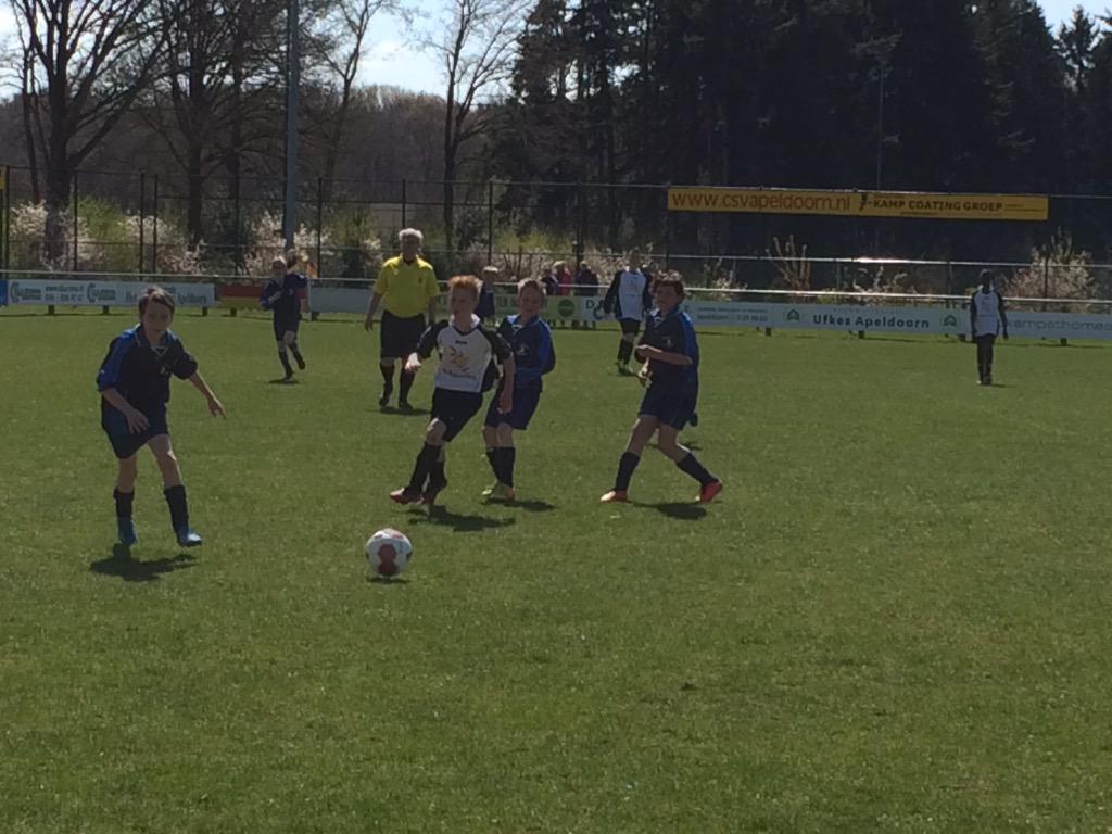 sbodeboemerang's tweet photo. Groep 7 heeft middels penalty's de finale gehaald. Deze wordt om 15.45 uur gespeeld bij CSV! Zet 'm op, kanjers! http://t.co/nZyT5kcV3v
