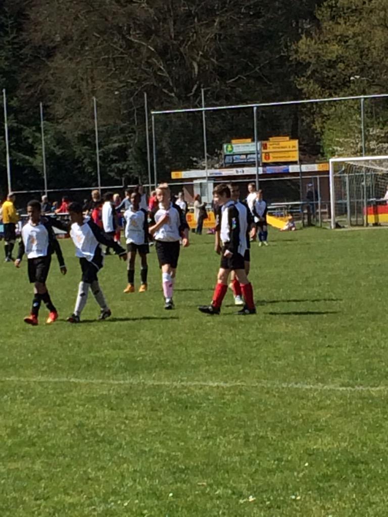 Geweldig groep 8 strijdt straks om de 3e of 4e plaats van het Schoolvoetbal!!