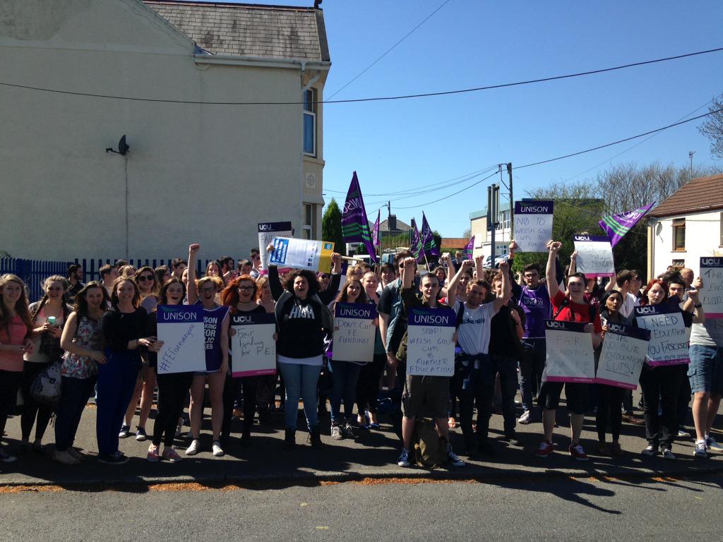 GCSStudentUnion's tweet photo. ...helping us keep them on! http://t.co/1uN5qmOgY7