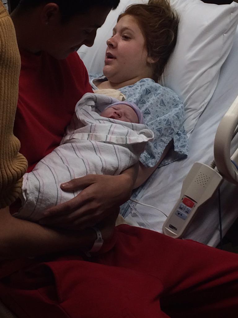 kyra_dugas's tweet photo. She's so perfect, 7lbs 11oz.💓 http://t.co/h2lmSBskjD