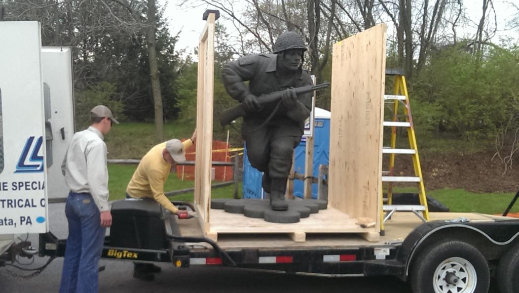 LarryLNP's tweet photo. Removing crate for easy access. http://t.co/CSlnv8eQGl