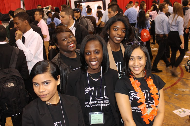 VersornaInc's tweet photo. Shout out to the FLY girls for stopping by and showing some love http://t.co/x4IH0ZTjF8