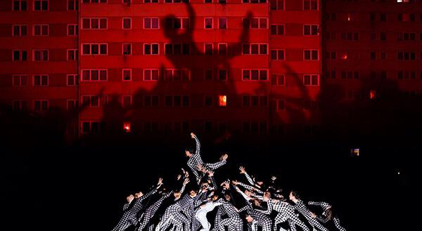 EYParis's tweet image. Quand les photographes subliment la banlieue : @cyruscornut enlargeyourparis.fr/les-mysterieus… &amp;amp; @JRart enlargeyourparis.fr/manhattan-clic…