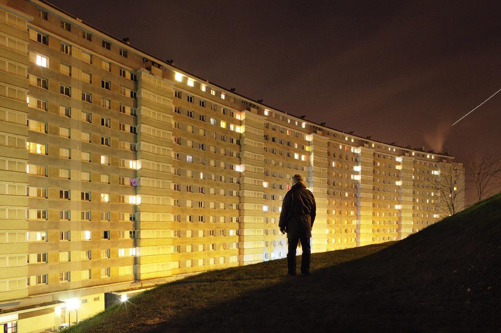 EYParis's tweet image. Quand les photographes subliment la banlieue : @cyruscornut enlargeyourparis.fr/les-mysterieus… &amp;amp; @JRart enlargeyourparis.fr/manhattan-clic…