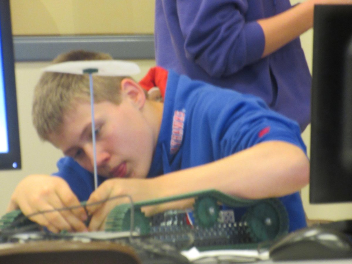 MrBlantonLMS's tweet photo. Students working on their pull toys in A&amp;R. Learning about mechanisms and transferring movement using gear trains. http://t.co/29KAa9tD8F