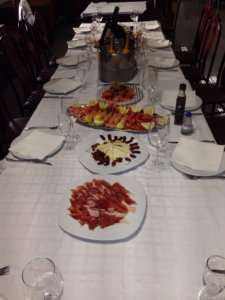 mesakemasaplaud's tweet photo. Preparados para el euroderbi http://t.co/vknOkfFk5v