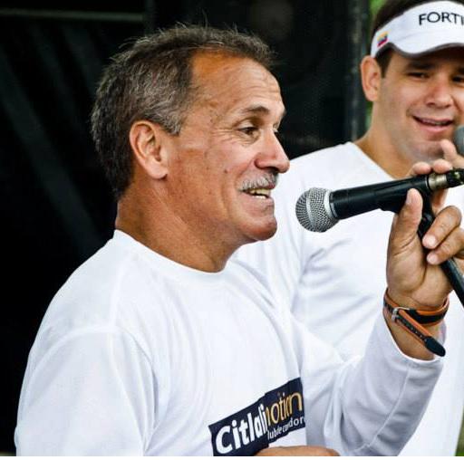 UrgellesBaruta's tweet photo. Gracias Eduardo Navas, atleta destacado de Vzla y entrenador de @CitlaliMotion por asistir a Baruta Minuto a Minuto http://t.co/vf6tjNYaS0