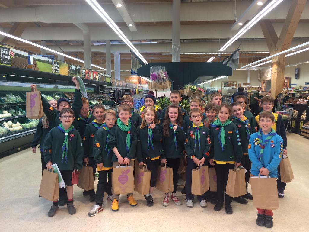kelzjames's tweet image. Tonights trail with half of Julpiter Cub pack, Biggleswade @Sandy6796 @Daveharwood1982 @EatHappyProject #farmtofork