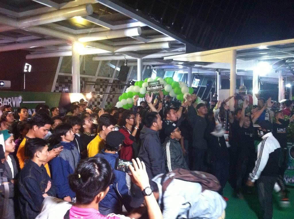 NineSportInc_'s tweet photo. Ultras Real Madrid at #NobarVIP #ChampionTheMatch #teamkaget @HeinekenID http://t.co/X9TsCWcM7I