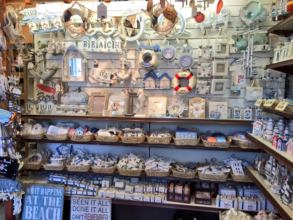 CornwallConcie's tweet photo. #CornwallHour We love a good shell shop.. The Shell Shop in Padstow is as good as it gets :) http://t.co/5bae9EN2Bo