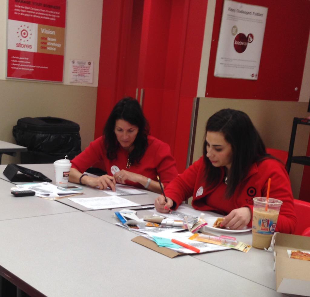 It's like the situation room in here! <a href="/NinaBianchi1/">Nina Bianchi</a> and <a href="/Catie124Catie/">Catie Martinez</a> prepping for ESFS!! #gosales #bolognainabag