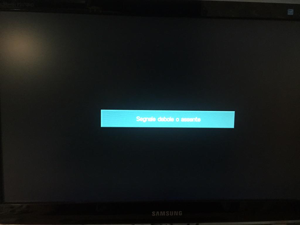 El_Baffo's tweet photo. Se questo è il modo in cui #Mediaset vuole convincermi ad abbonarmi a #Premium, direi che ha sbagliato tutto! #MONJUV http://t.co/RzLYfJDWiN