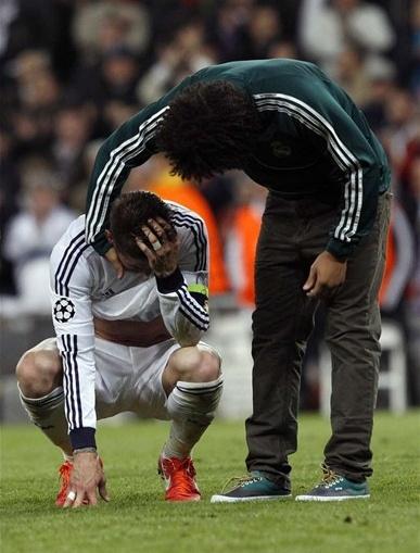 ReinoMadridista's tweet photo. ¿Cómo explicarte lo que es el amor si jamás lloraste llevando la camiseta de tu equipo? http://t.co/VlDR6vBPK3