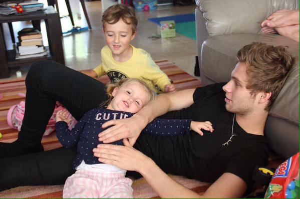 pineapluke's tweet photo. *Therapy by All Time Low plays in the background* http://t.co/xoEOCn0zap