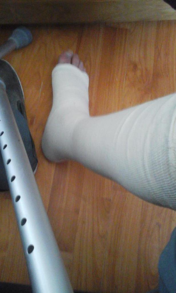 ManleyCarl's tweet photo. Not lookin to good still went to work #dedacation http://t.co/jKlJRHYkRE