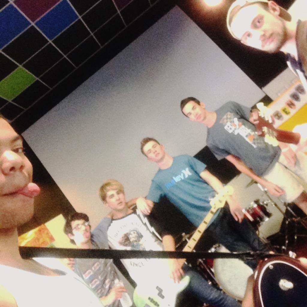 davidtdean's tweet photo. #findinglucy http://t.co/L7MCPyqgjM