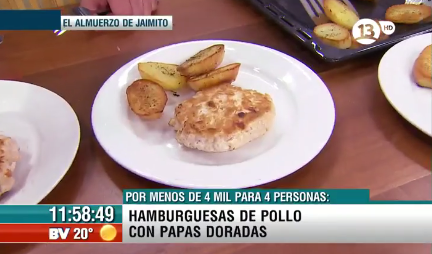 tudia_13's tweet photo. Exquisito… HAMBURGUESAS de POLLO con PAPITAS DORADAS… ¡Ya pues #Vitito, vamos a almorzar, @jaimedavagnino invita! http://t.co/1qt6gnWEWC