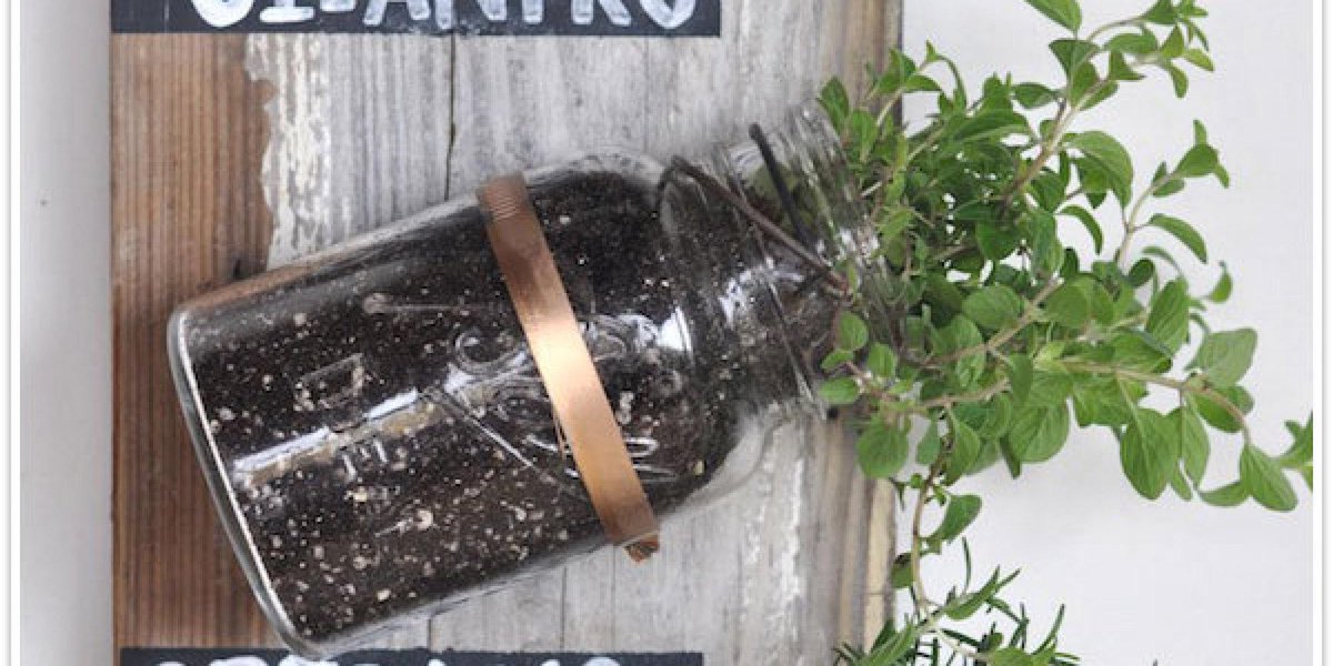 This mason jar herb garden is perfect huff.to/1Hl5L2G