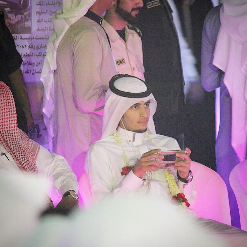 Azzouzz_00's tweet photo. @omaralshehri @mograbi2016 طول وقتك كذا 😁😁😁😁 #عمر_الشهري http://t.co/ArzRH7vfXV