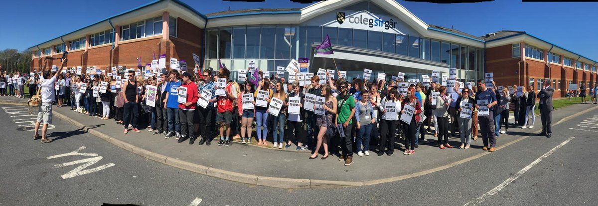 kel17's tweet photo. Hundreds of staff and students turned out for today's protest @colegsirgar @llanellistar @WelshGovernment #FECrisis http://t.co/BaGgt2ycRh