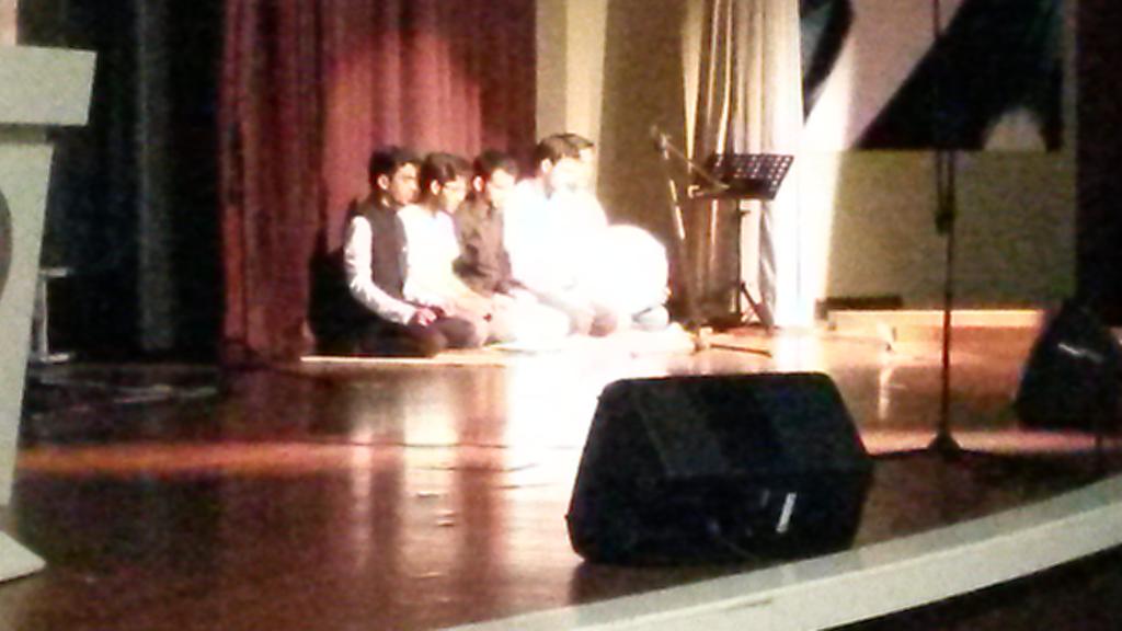 Hindistanlı misafirlerimiz den ilahi keyfi :)