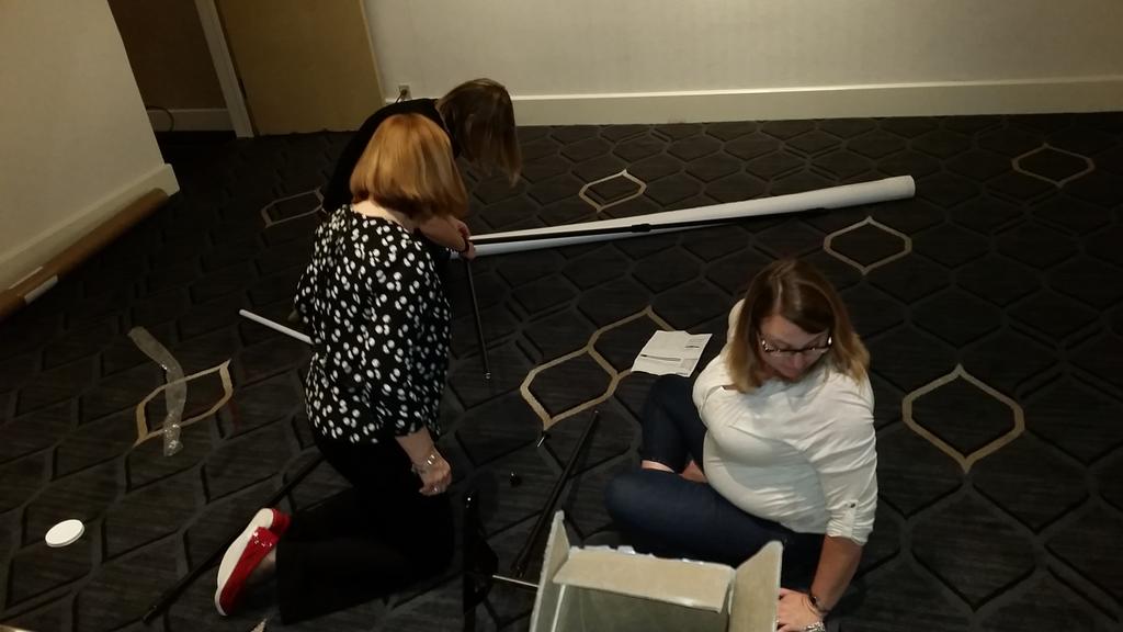 disneylover66's tweet photo. How many people does it take to put together a step and repeat wall? #smpsNERC http://t.co/tFTEFFrnnh