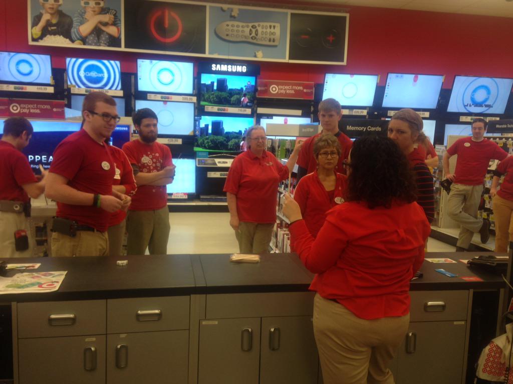 MallorieGregg's tweet photo. @MONICAJEAN12 Educating  the team on suggestively selling!#growsales #bestteamever @jenelle_wood16 @RPuchel http://t.co/fa8Gd0SJZs